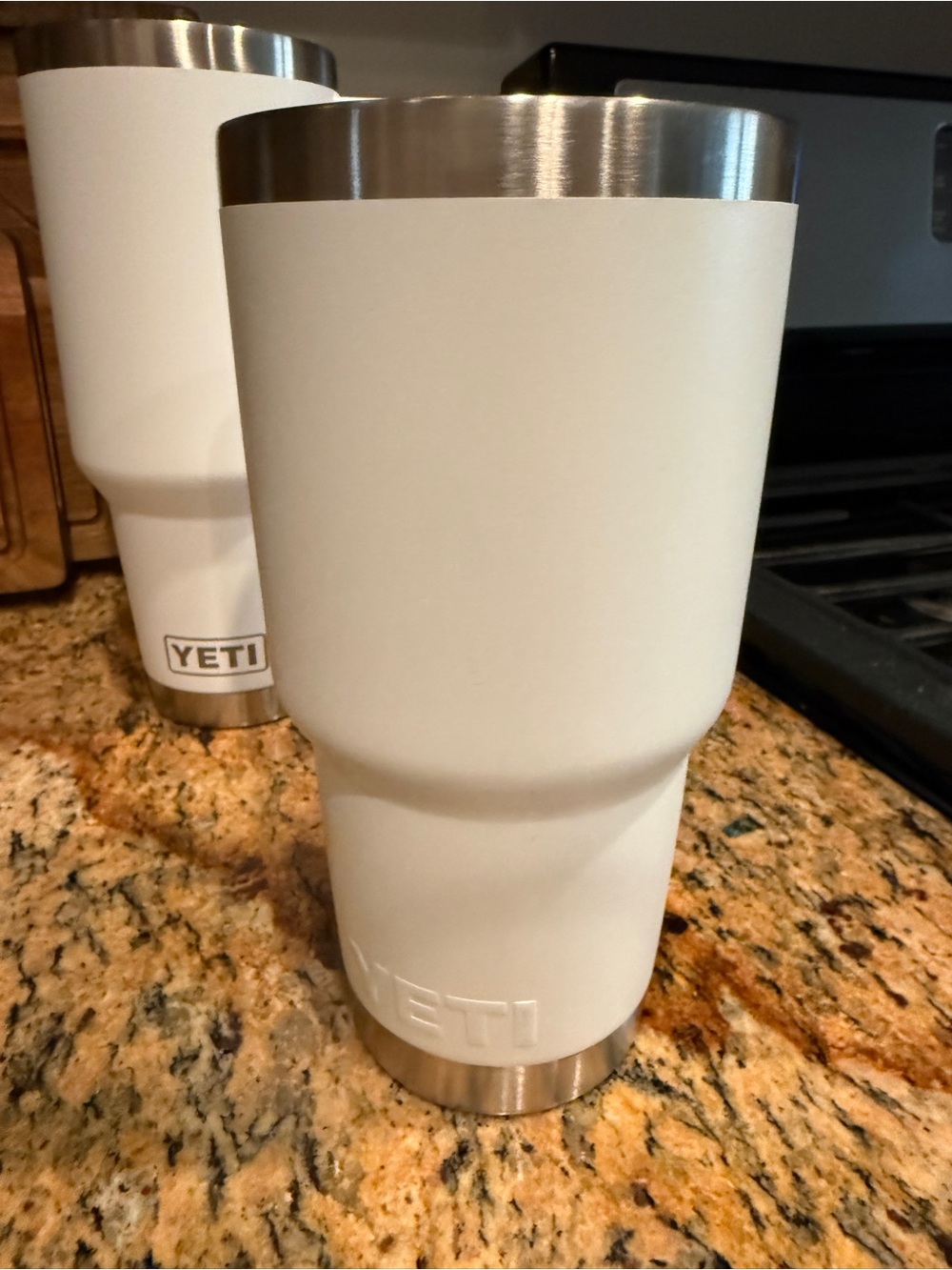YETI White Stainless Steel Rambler Tumbler-30 oz no lid. - EUC